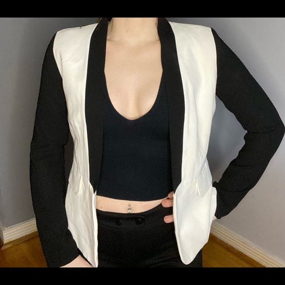 XS, off white and black blazer - Picture 2 of 6
